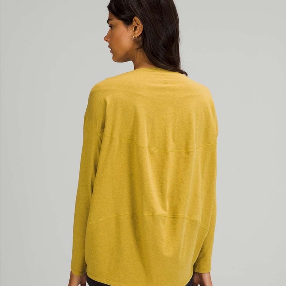 Lululemon Athletica back in action  Nulu Long Sleeve Top 10 NEW - Picture 6 of 11